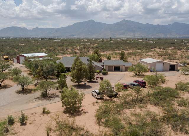 Property at 4120 S Arabian Dr, Sierra Vista, AZ 85650, 4 beds, 4 baths