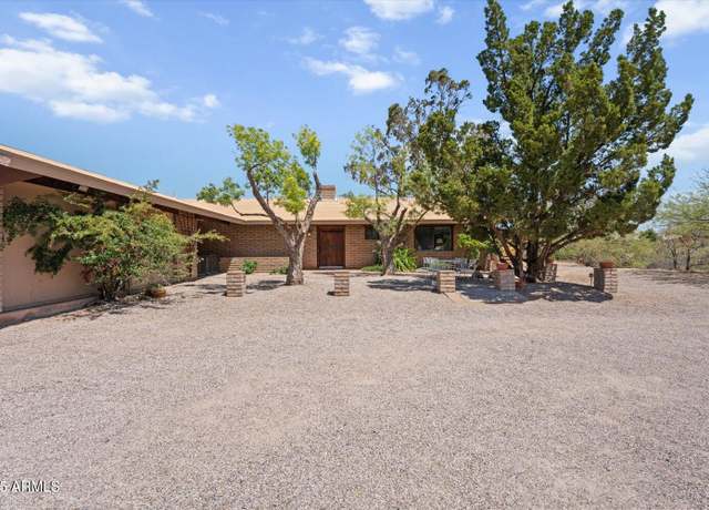 Property at 1700 W Camino Dr, Wickenburg, AZ 85390, 2 beds, 2.5 baths