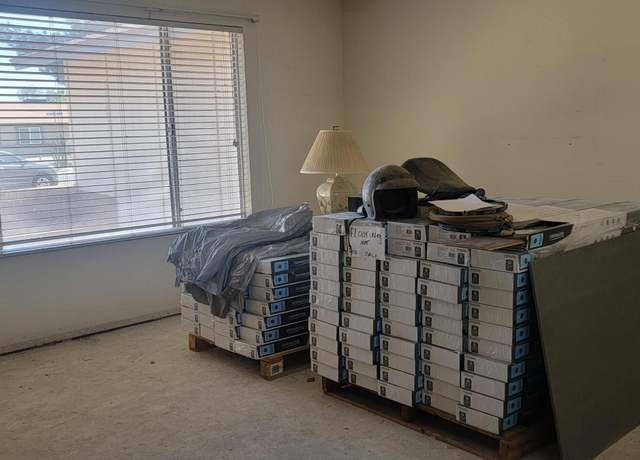 Property at 7962 W Lincoln St, Peoria, AZ 85345, 3 beds, 1.75 baths