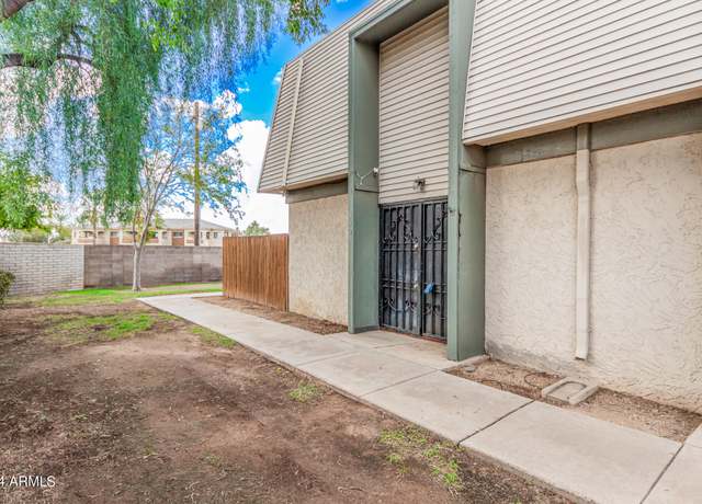 Property at 5921 W Golden Ln, Glendale, AZ 85302, 2 beds, 1.5 baths