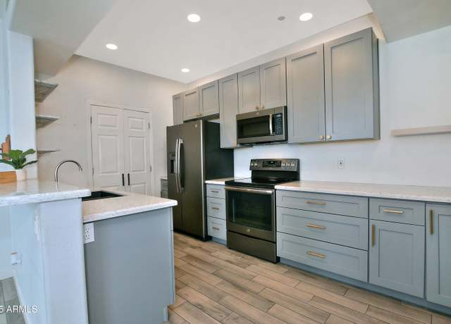 Property at 3302 N 7th St #239, Phoenix, AZ 85014, 1 bed, 1 bath