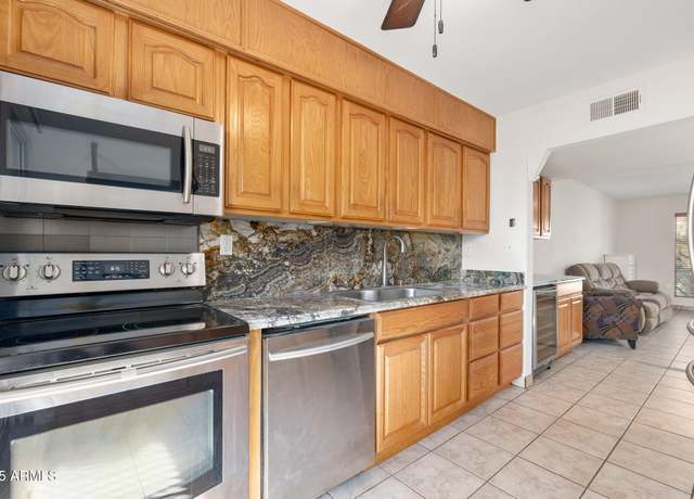 Property at 8241 N Central Ave #11, Phoenix, AZ 85020, 2 beds, 1.75 baths
