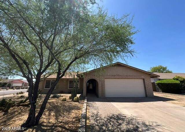 Property at 9402 N 48th Dr, Glendale, AZ 85302, 3 beds, 2 baths