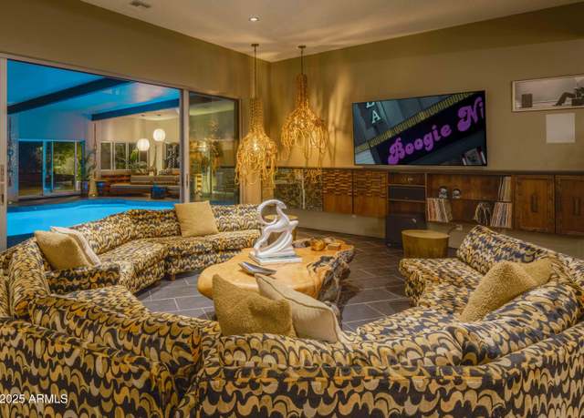 Property at 949 E Libra Dr, Tempe, AZ 85283, 5 beds, 3.5 baths