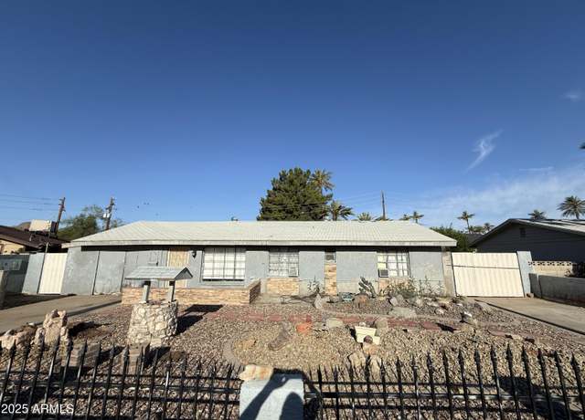Property at 4310 N 42nd Pl, Phoenix, AZ 85018, 3 beds, 2 baths