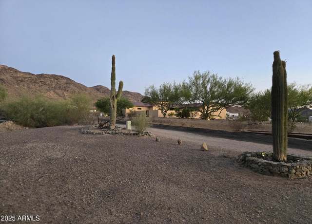 Property at 11404 S 38th Ave, Laveen, AZ 85339, 3 beds, 2.5 baths