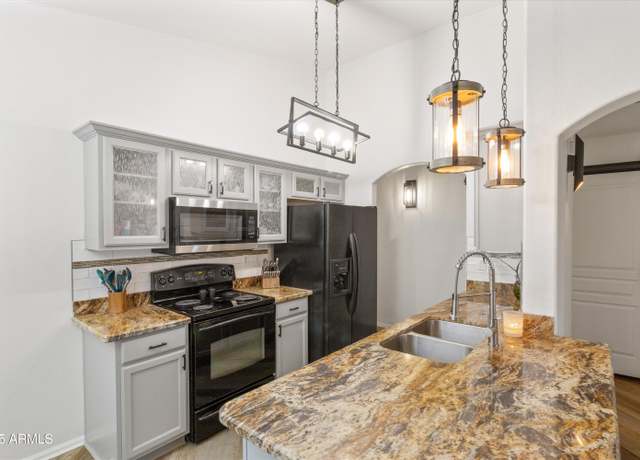 Property at 974 E Palomino Way, San Tan Valley, AZ 85143, 4 beds, 2 baths