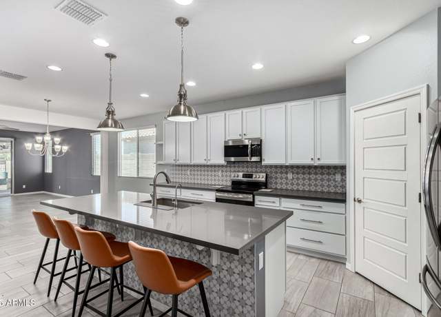 Property at 7824 S 33rd Ln, Laveen, AZ 85339, 3 beds, 2 baths