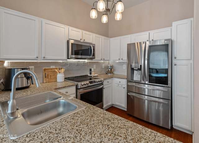 Property at 927 W Wendy Way, Gilbert, AZ 85233, 3 beds, 2 baths