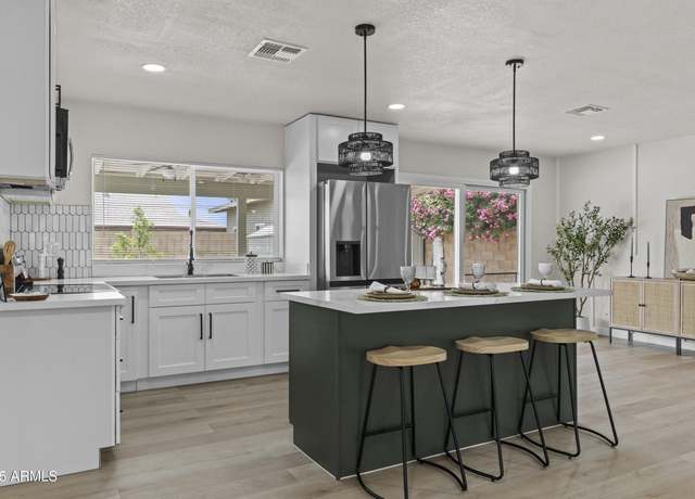 Property at 10612 N 48th Ave, Glendale, AZ 85304, 3 beds, 2 baths