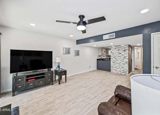 Property at 985 N Granite Reef Rd #127, Scottsdale, AZ 85257, 2 beds, 2.5 baths