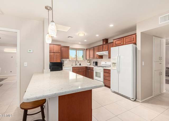 Property at 9901 W Bright Angel Cir, Sun City, AZ 85351, 2 beds, 2 baths