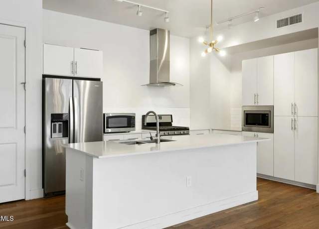 Property at 3131 N Central Ave #3002, Phoenix, AZ 85012, 2 beds, 2 baths