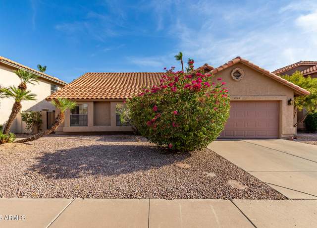 Property at 2723 E Rockledge Rd, Phoenix, AZ 85048, 3 beds, 2 baths