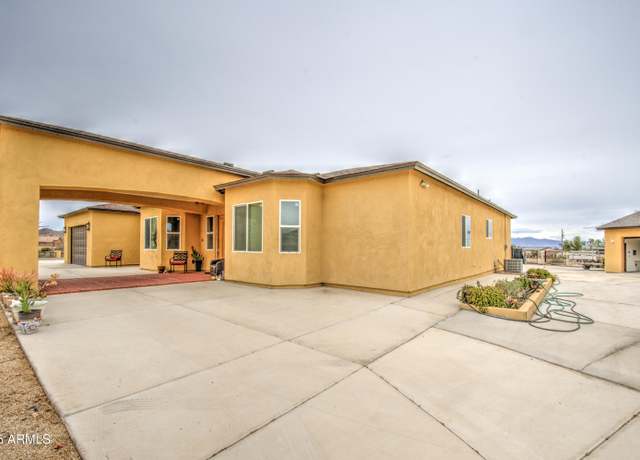 Property at 8210 S 132nd Ave, Goodyear, AZ 85338, 8 beds, 4.5 baths