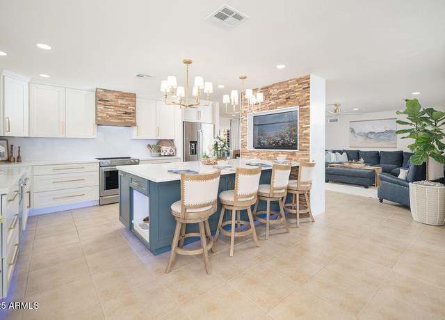 Property at 18823 N 97th Ln, Peoria, AZ 85382, 2 beds, 1.75 baths