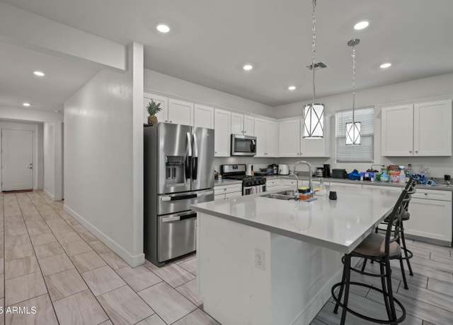 Property at 11670 W Parkway Ln, Avondale, AZ 85323, 5 beds, 3 baths