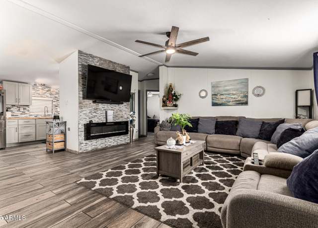 Property at 33 E Libby St, Phoenix, AZ 85022, 3 beds, 2 baths