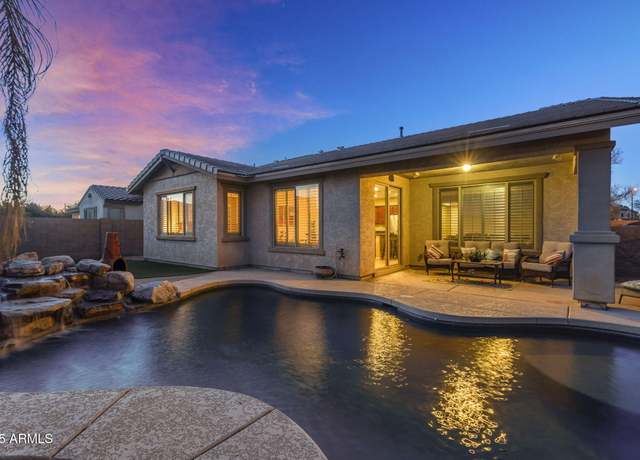 Property at 937 E Rojo Way, Gilbert, AZ 85297, 4 beds, 2 baths