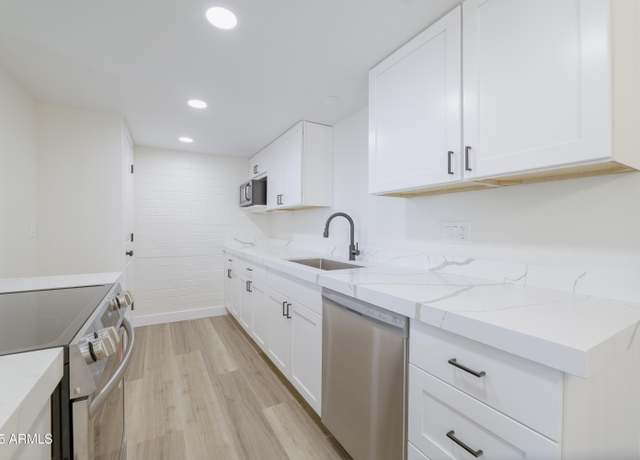 Property at 948 S Alma School Rd #1, Mesa, AZ 85210, 2 beds, 1 bath