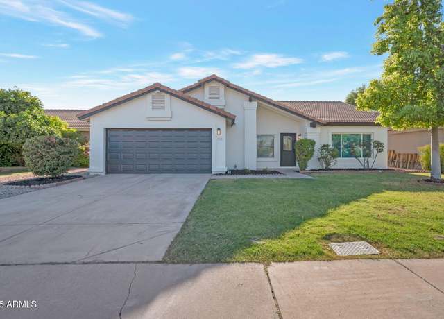 Property at 914 N Sailors Way, Gilbert, AZ 85234, 4 beds, 2 baths