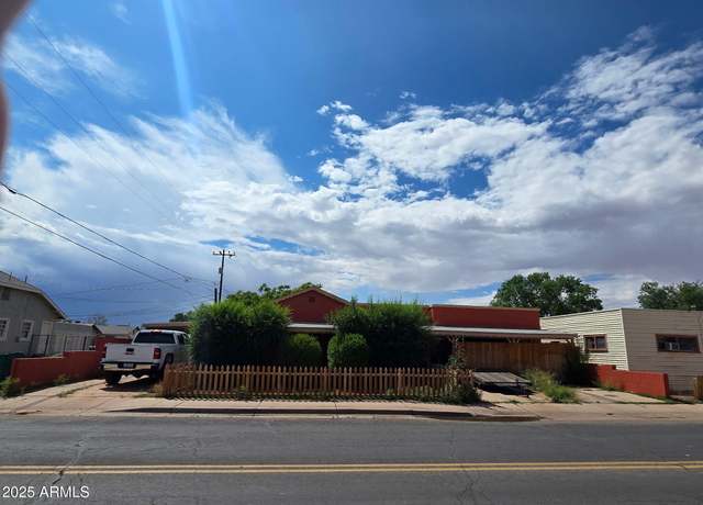 Property at 813 N Berry Ave Ave, Winslow, AZ 86047, 6 beds, 2.5 baths