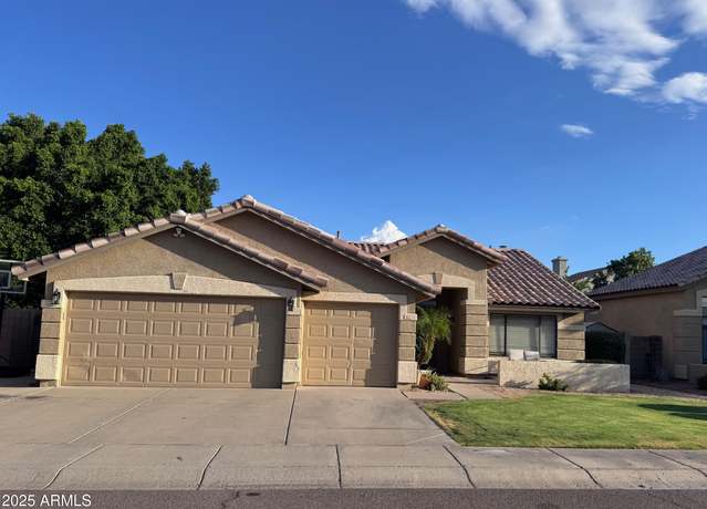 Property at 1637 E Runion Dr, Phoenix, AZ 85024, 4 beds, 2 baths
