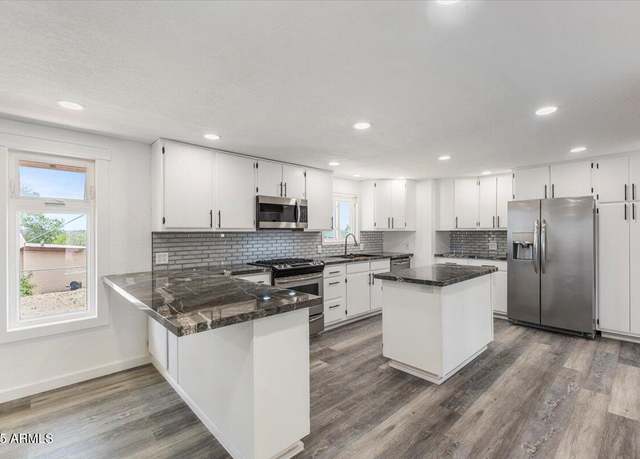 Property at 118 S 700 St E, Taylor, AZ 85939, 5 beds, 2 baths