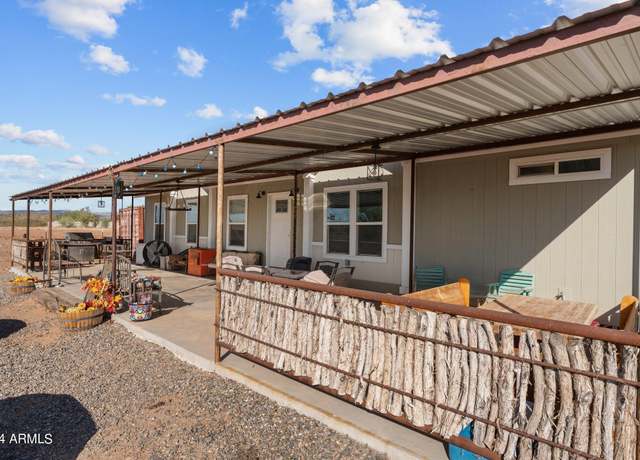 Property at 41225 N 253rd Ave, Morristown, AZ 85342, 3 beds, 2 baths