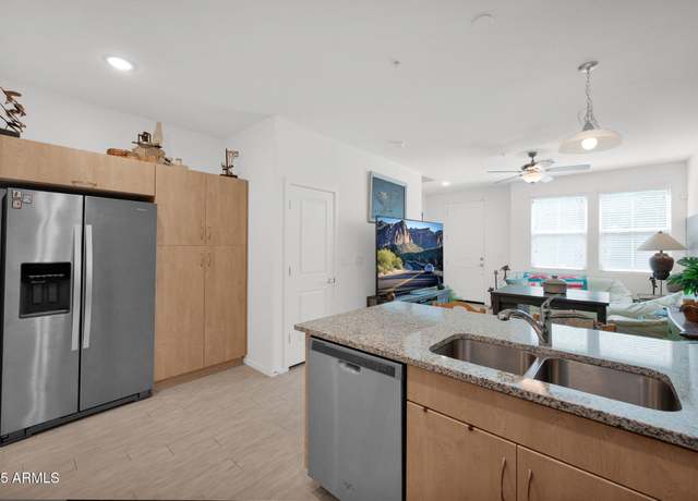 Property at 2349 E Hidalgo Ave, Phoenix, AZ 85040, 2 beds, 2.5 baths
