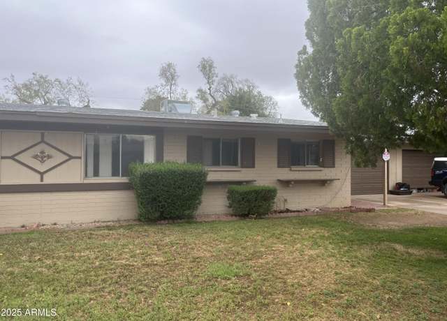 Property at 10012 W Lakeview Cir, Sun City, AZ 85351, 2 beds, 1.75 baths