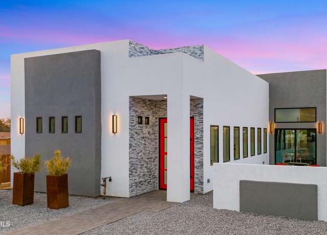 Property at 2940 E South Mountain Ave, Phoenix, AZ 85042, 2 beds, 2 baths