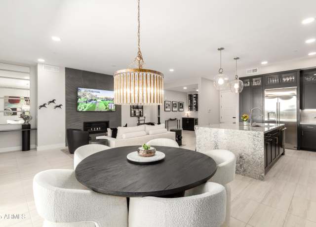 Property at 5250 E Deer Valley Dr #146, Phoenix, AZ 85054, 2 beds, 2.5 baths