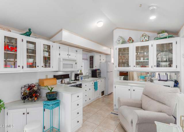 Property at 101 Kaolin Dr, Apache Junction, AZ 85119, 1 bed, 2 baths