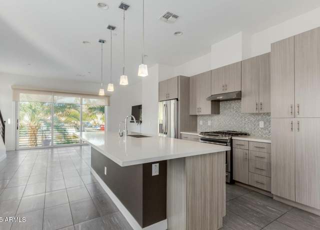 Property at 1717 E Morten Ave #7, Phoenix, AZ 85020, 3 beds, 2.5 baths