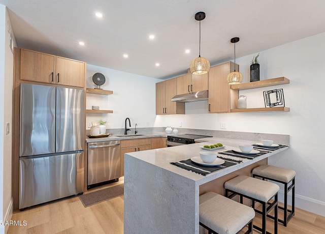 Property at 3033 N 39th St #5, Phoenix, AZ 85018, 2 beds, 2 baths