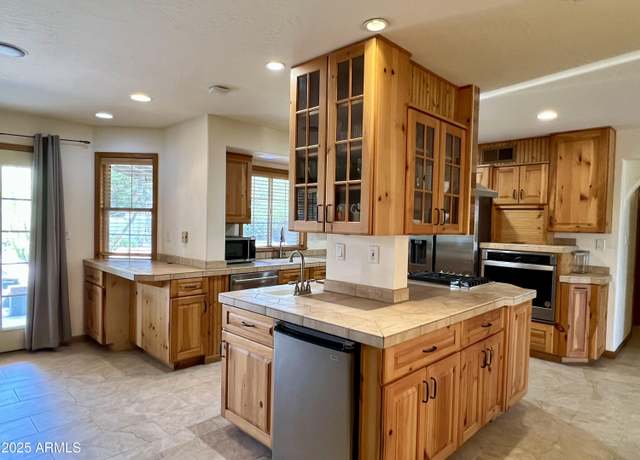 Property at 1414 E Shangri LA Rd, Phoenix, AZ 85020, 2 beds, 2 baths