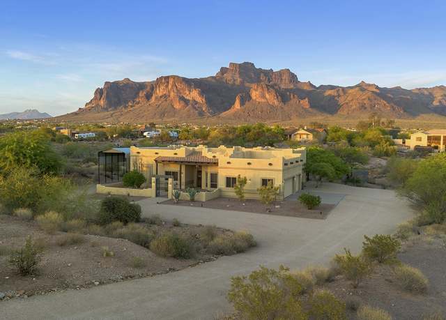 Property at 515 S Roadrunner Rd, Apache Junction, AZ 85119, 3 beds, 2.5 baths