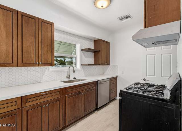 Property at 290 W Pinkley Ave, Coolidge, AZ 85128, 2 beds, 1 bath