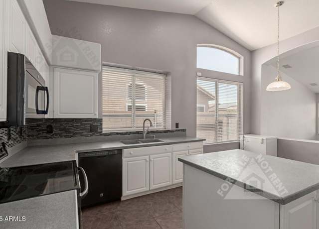 Property at 1335 S Larkspur St, Gilbert, AZ 85296, 3 beds, 2 baths