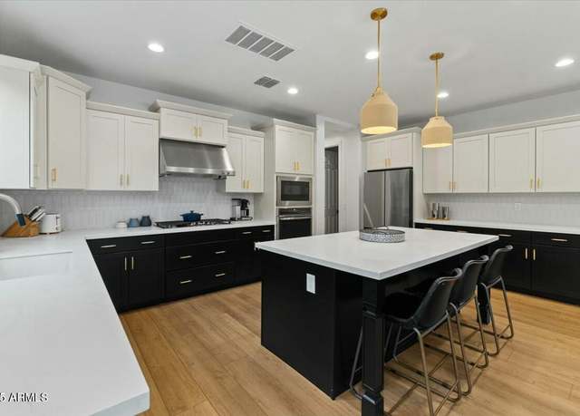 Property at 20483 E Mockingbird Dr, Queen Creek, AZ 85142, 5 beds, 3.5 baths