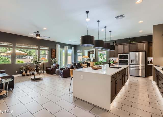 Property at 2028 E Chama Dr, Phoenix, AZ 85024, 5 beds, 3 baths