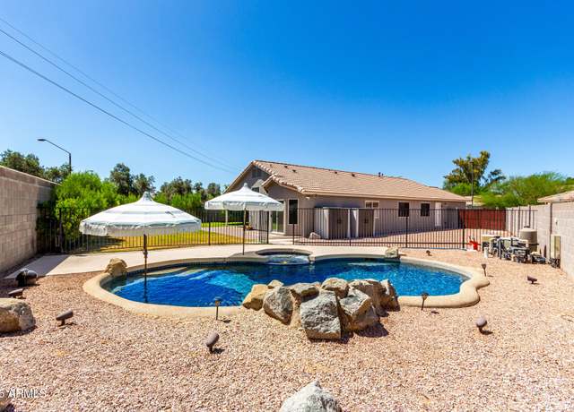 Property at 723 N Joshua Tree Ln, Gilbert, AZ 85234, 4 beds, 2 baths