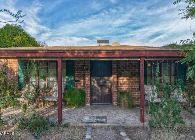 Property at 2017 N Laurel Ave, Phoenix, AZ 85007, 2 beds, 1.75 baths