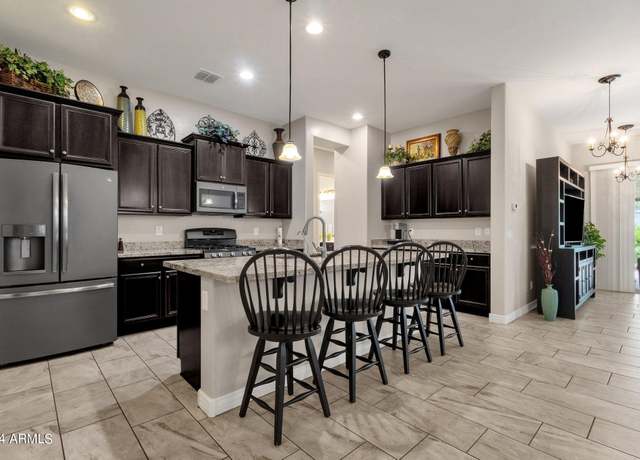 Property at 2126 W Red Fox Rd, Phoenix, AZ 85085, 3 beds, 3 baths
