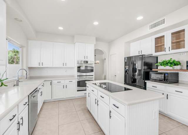Property at 3166 E Desert Willow Rd, Phoenix, AZ 85048, 5 beds, 4 baths