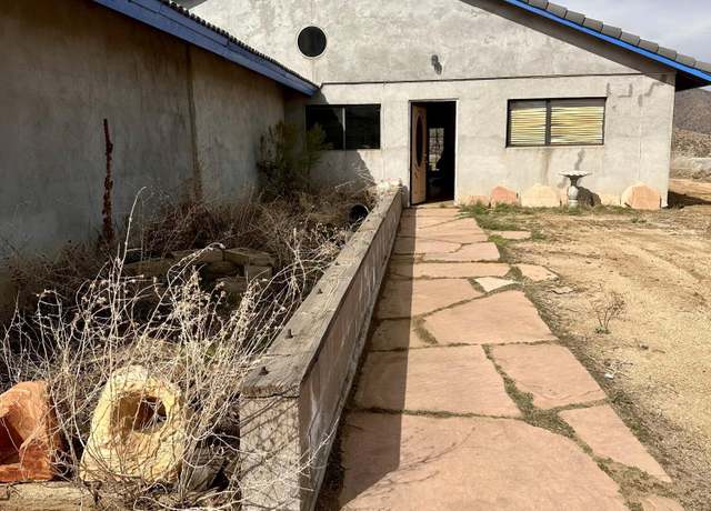 Property at 953 W Sheppards Trl, Globe, AZ 85501, 4 beds, 2 baths