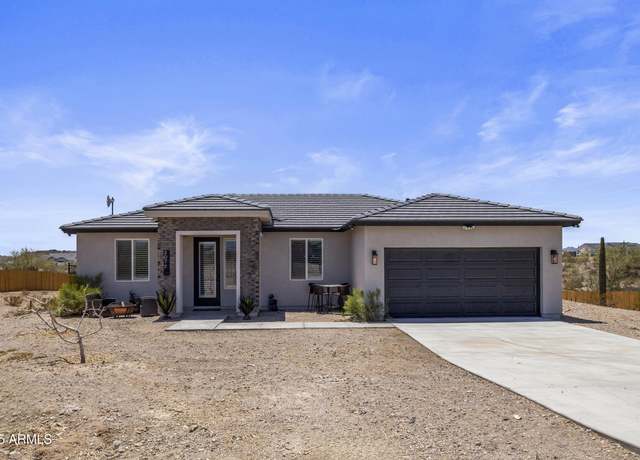 Property at 2077 W Maria Ct, San Tan Valley, AZ 85144, 3 beds, 2 baths