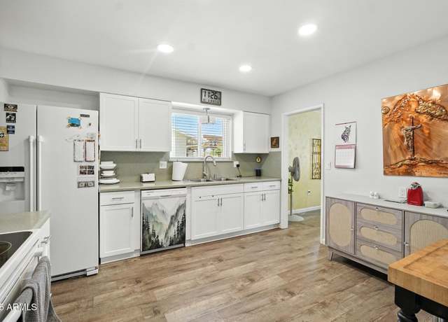 Property at 10002 W Deanne Dr, Sun City, AZ 85351, 3 beds, 2 baths