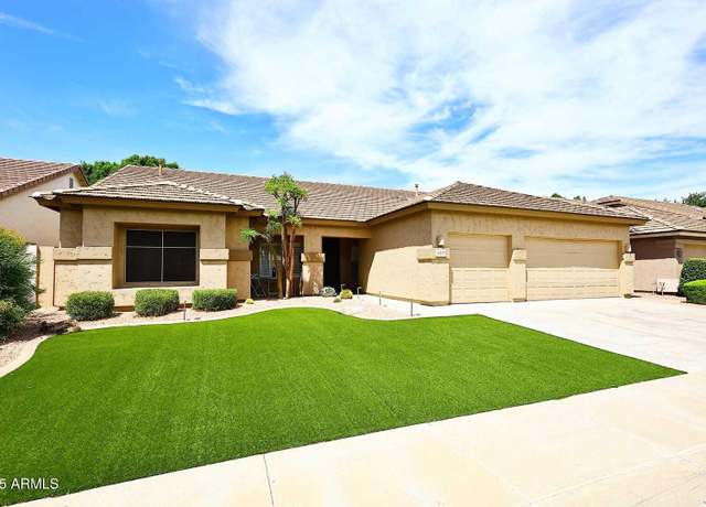 Property at 4918 E Michelle Dr, Scottsdale, AZ 85254, 4 beds, 2 baths